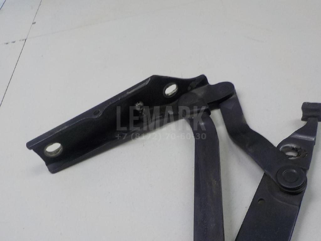 Петля крышки багажника