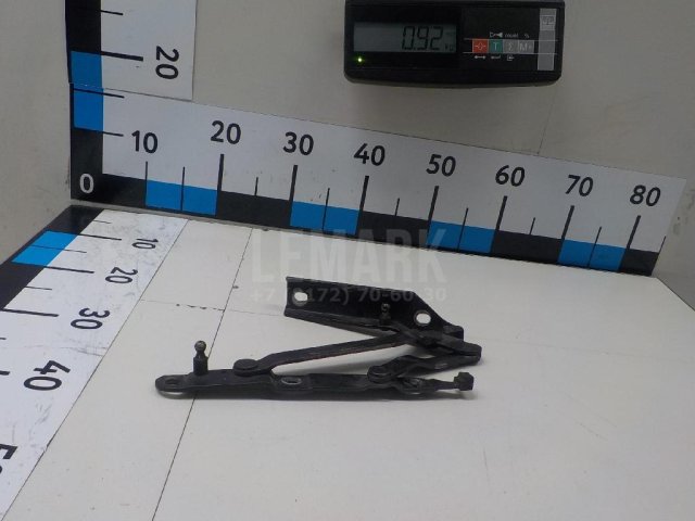 Петля крышки багажника