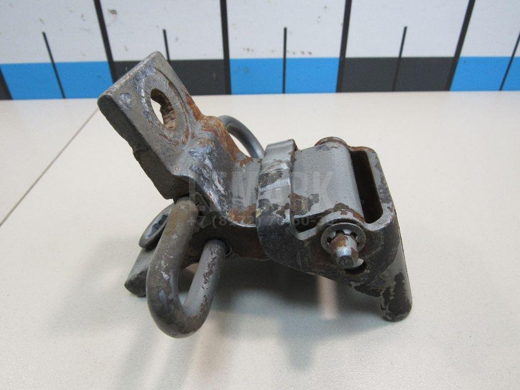 Петля двери передней нижняя