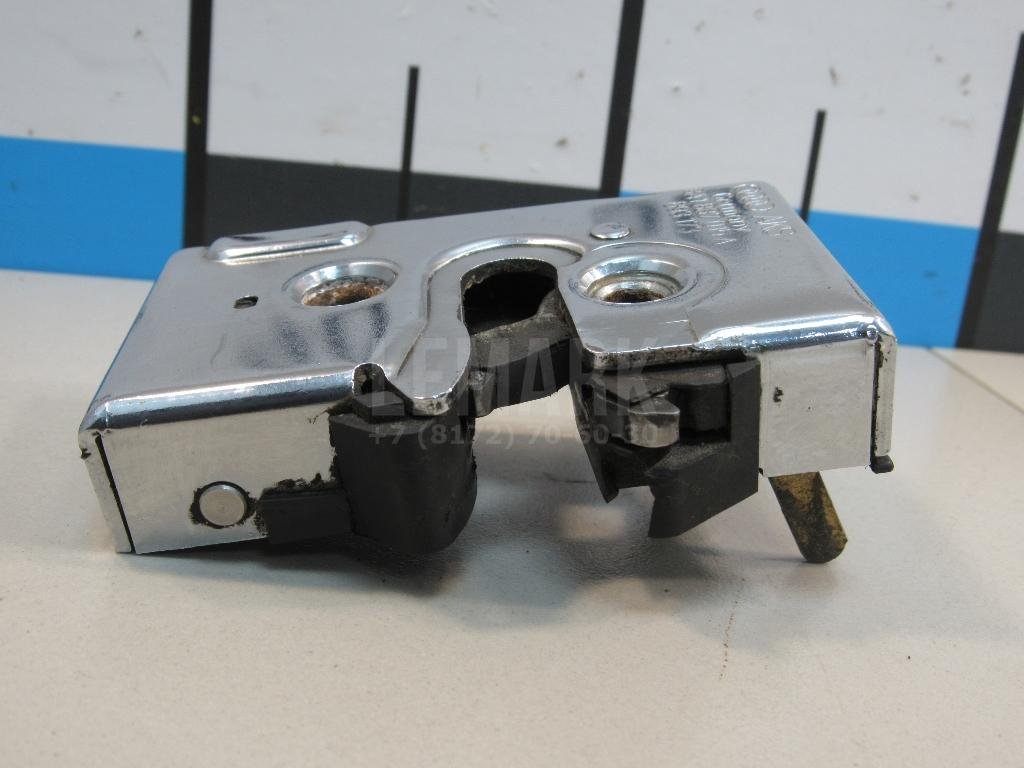 Замок двери передней левой