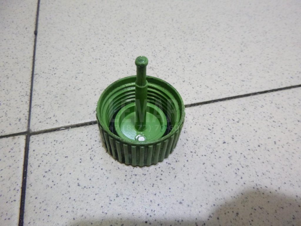 Крышка бачка гидроусилителя