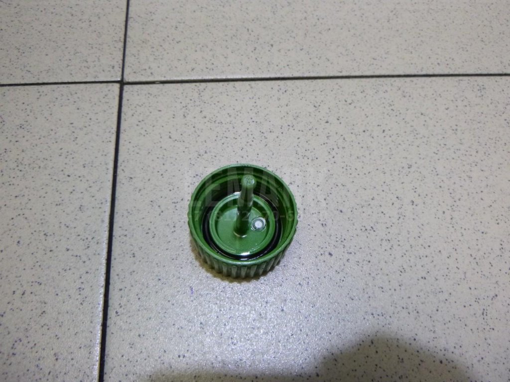 Крышка бачка гидроусилителя