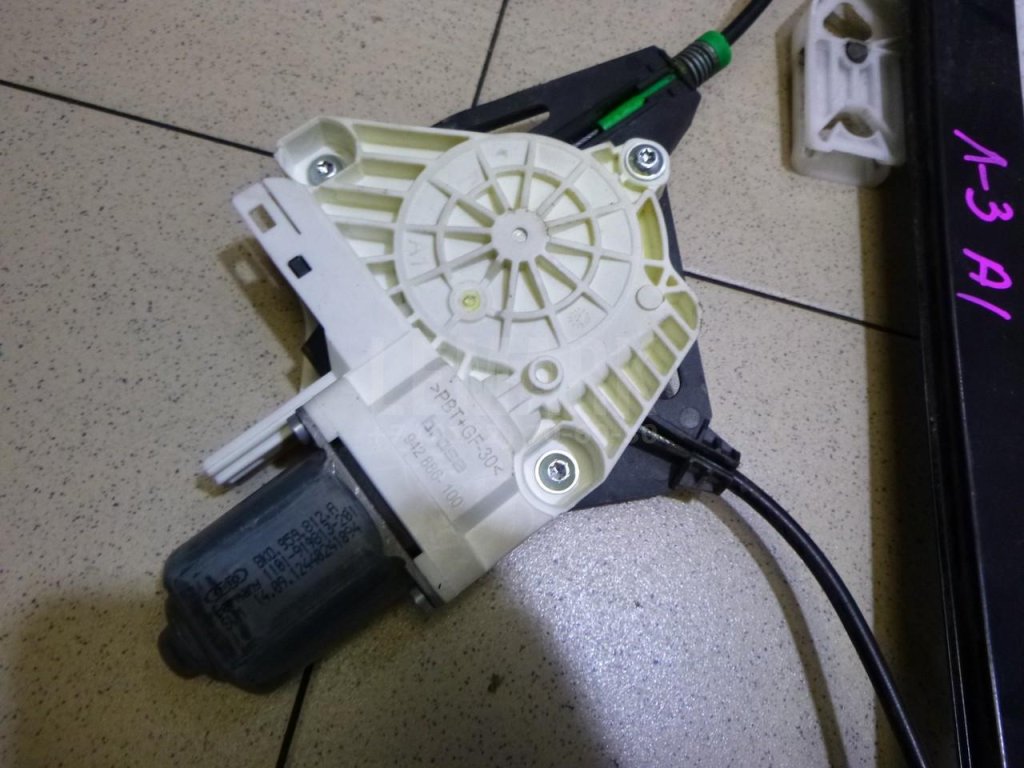 Стеклоподъемник электр. задний левый