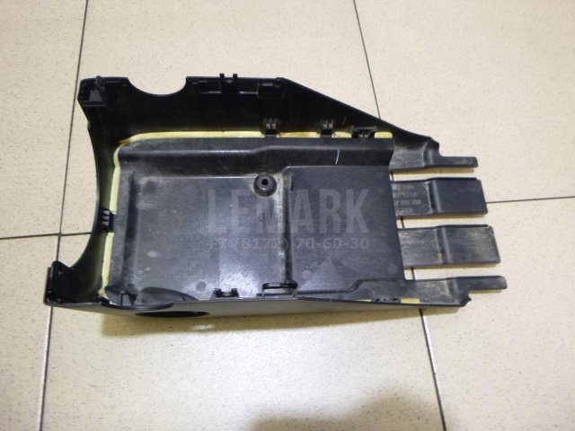 Кожух рулевой колонки нижний