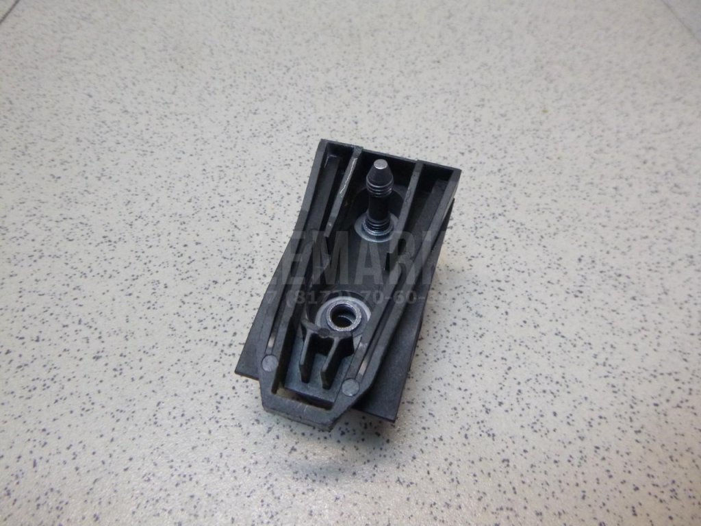 Крепеж фары