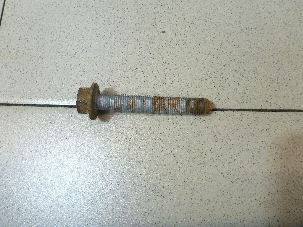 Болт переднего рычага