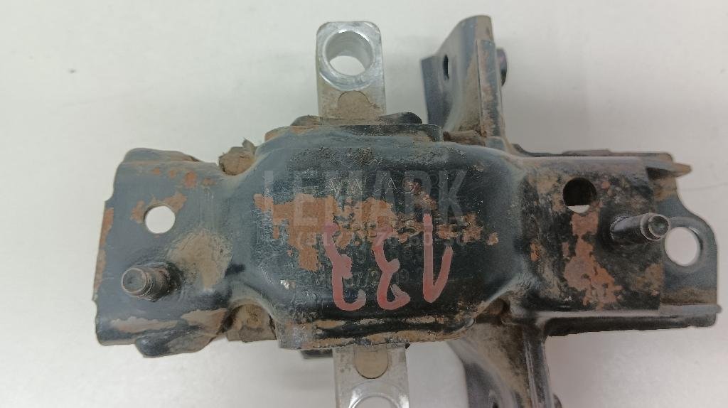 Опора КПП левая