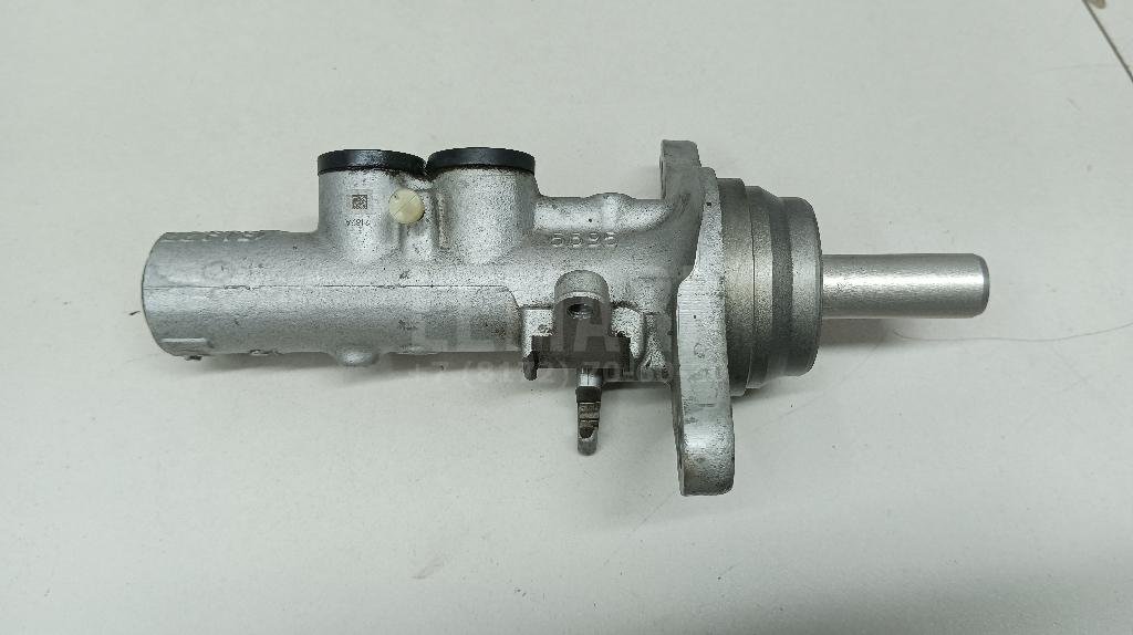 Цилиндр тормозной главный