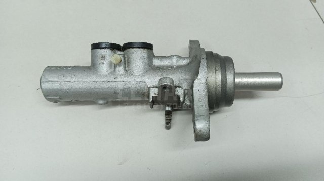 Цилиндр тормозной главный