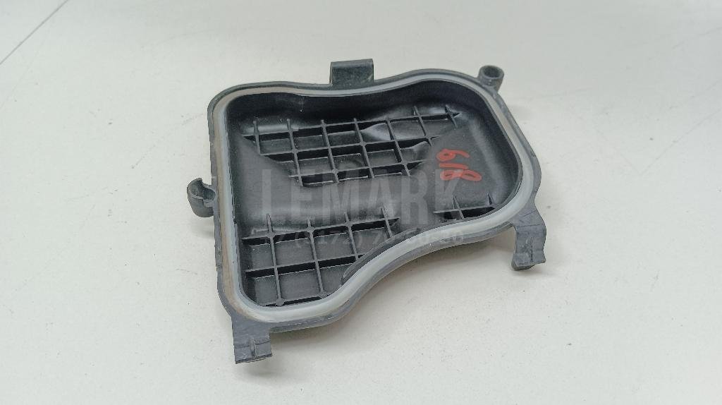 Крышка фары левой