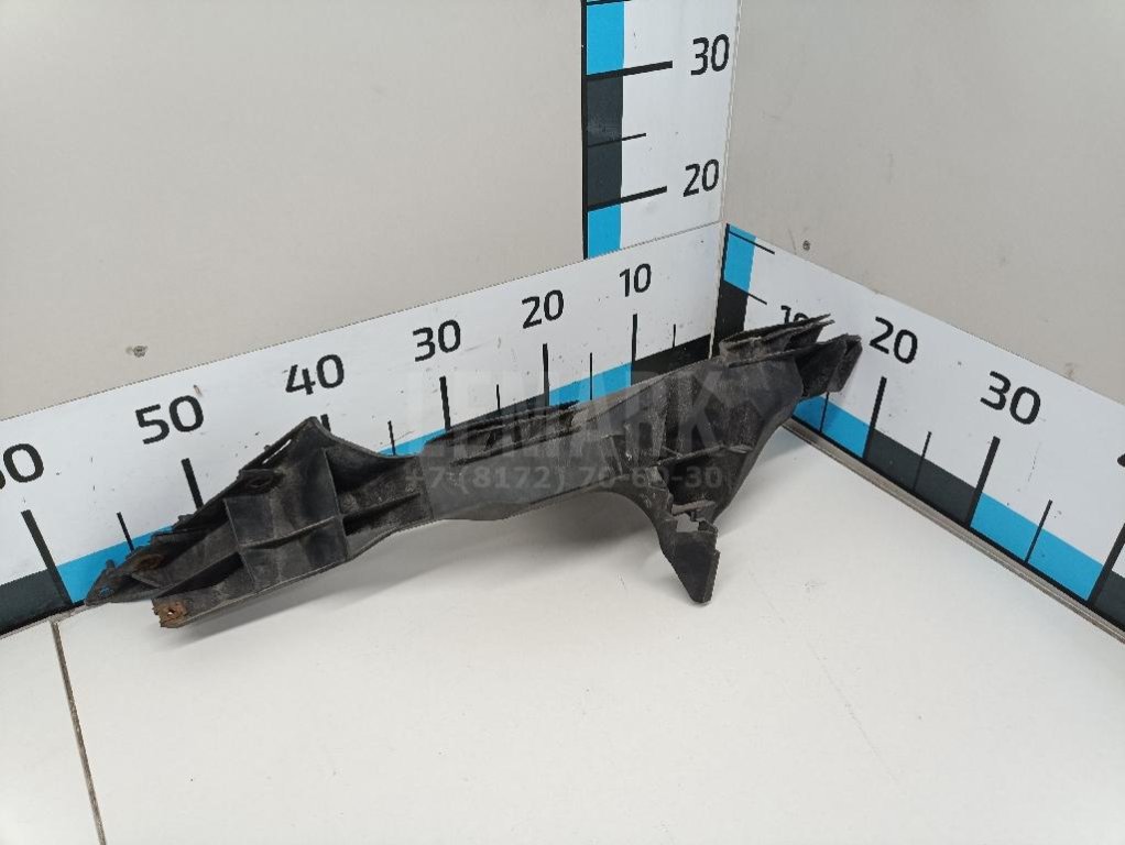 Кронштейн фар правый