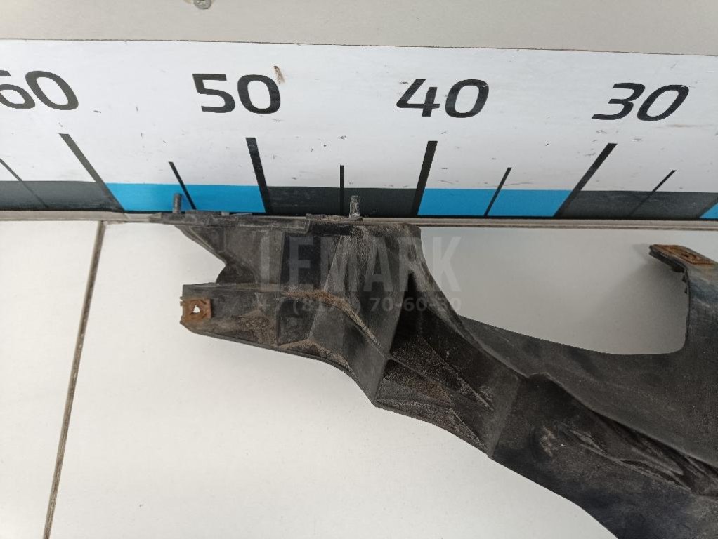 Кронштейн фар правый