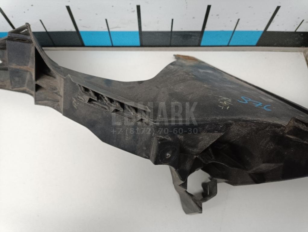 Кронштейн фар правый