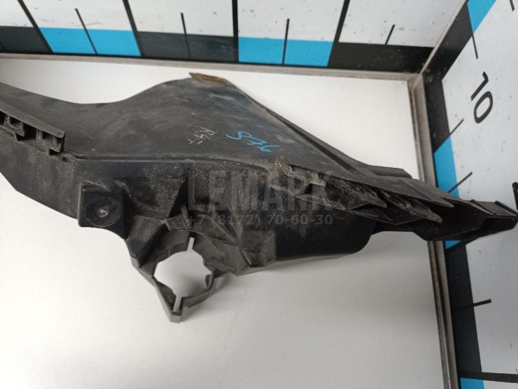 Кронштейн фар правый