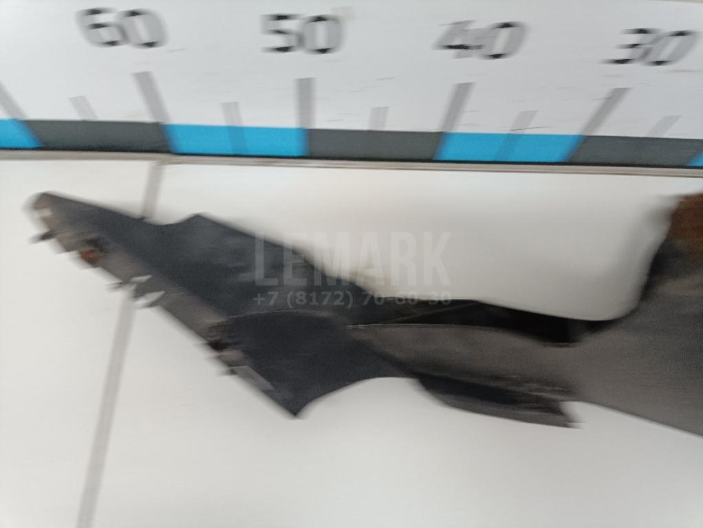 Кронштейн фар правый