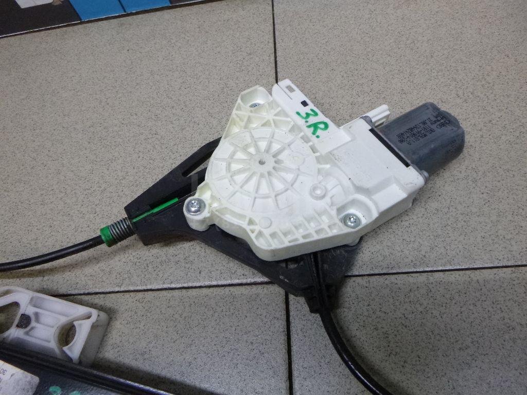 Стеклоподъемник электр. задний правый