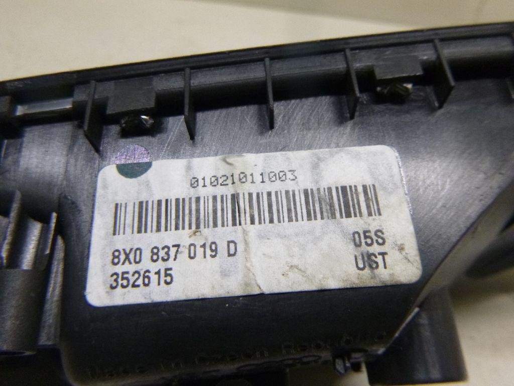 Ручка двери передней внутренняя левая