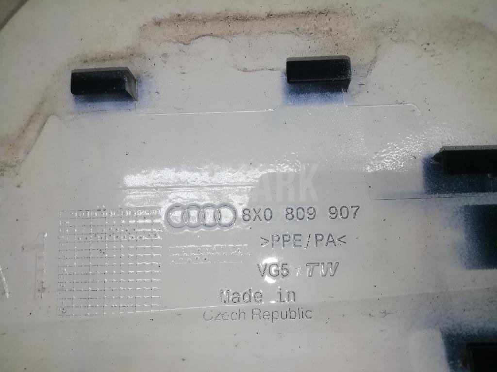 Лючок бензобака