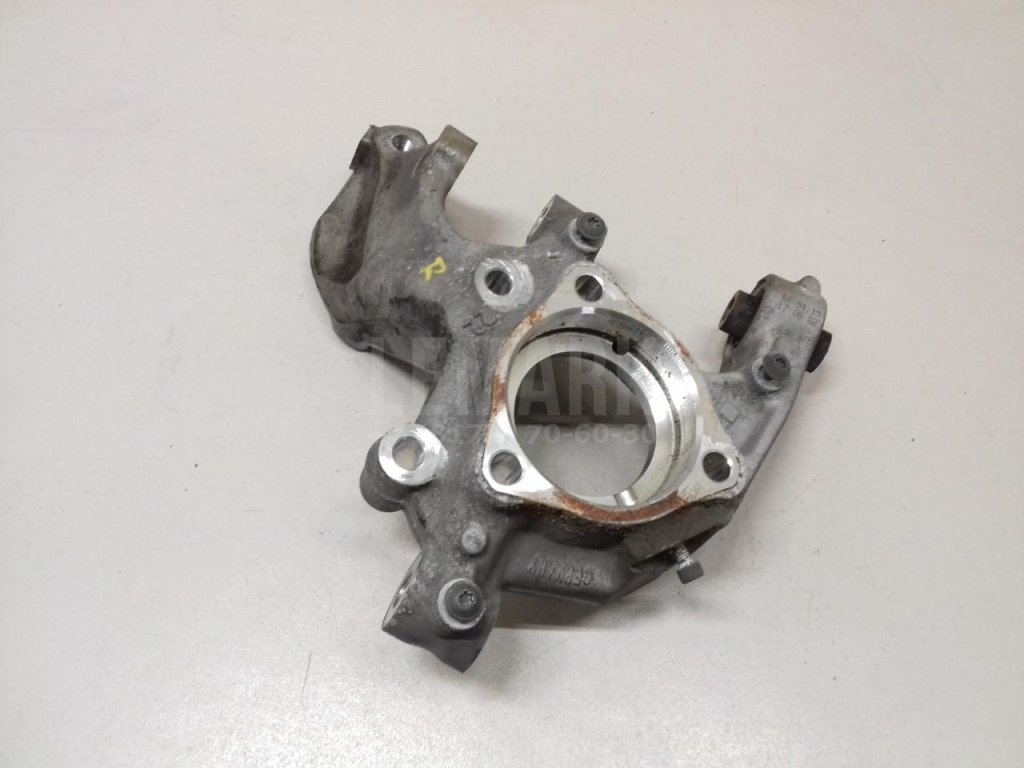 Кулак поворотный задний правый