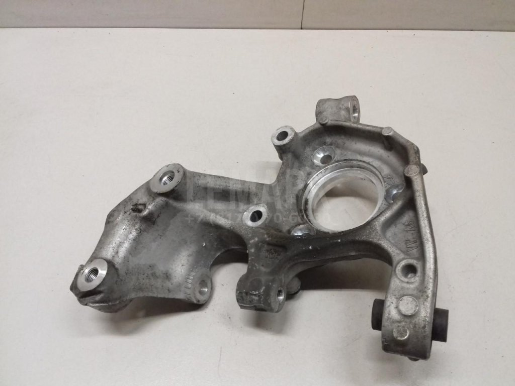 Кулак поворотный задний правый