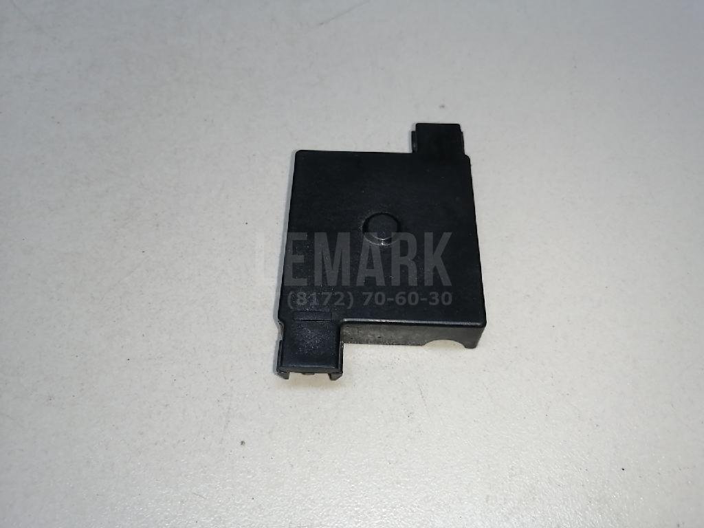 Кожух замка капота