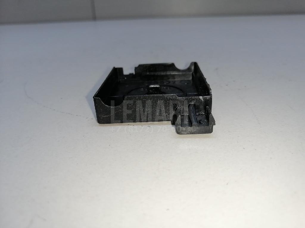 Кожух замка капота