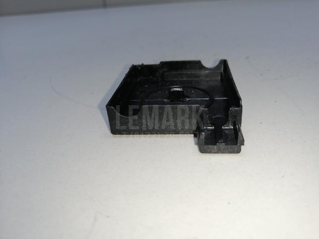 Кожух замка капота