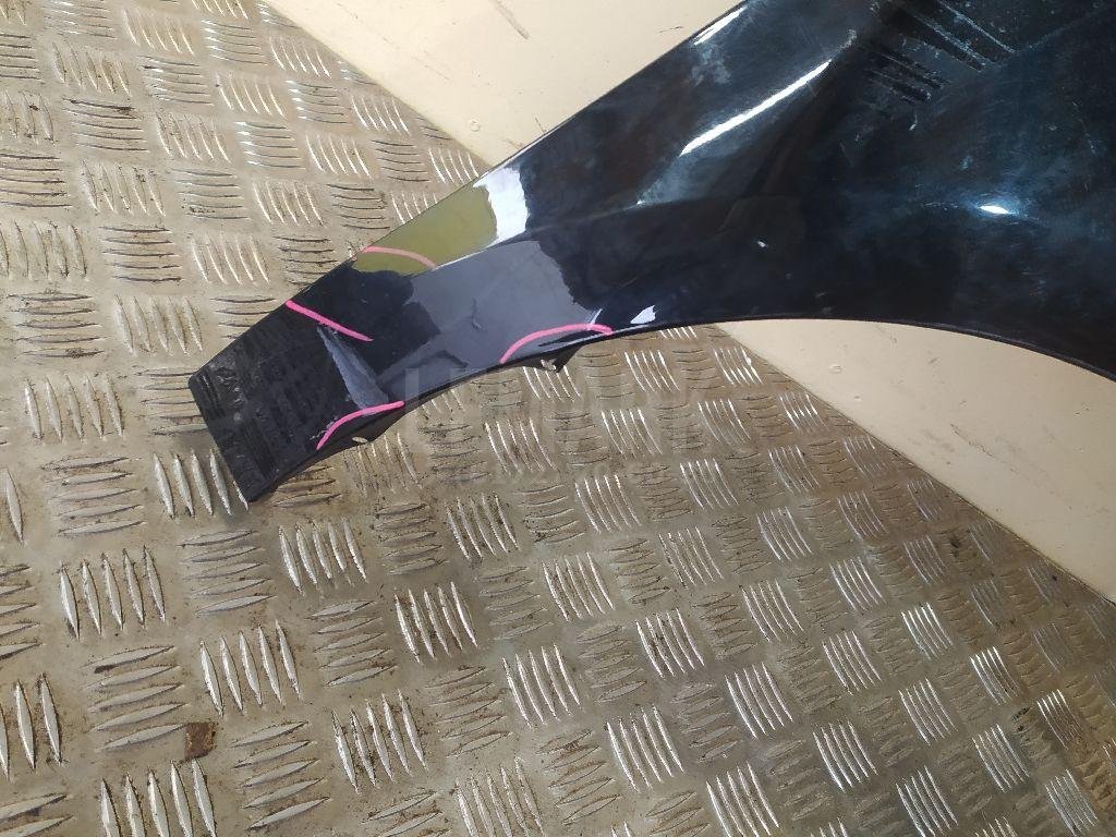 Крыло переднее правое