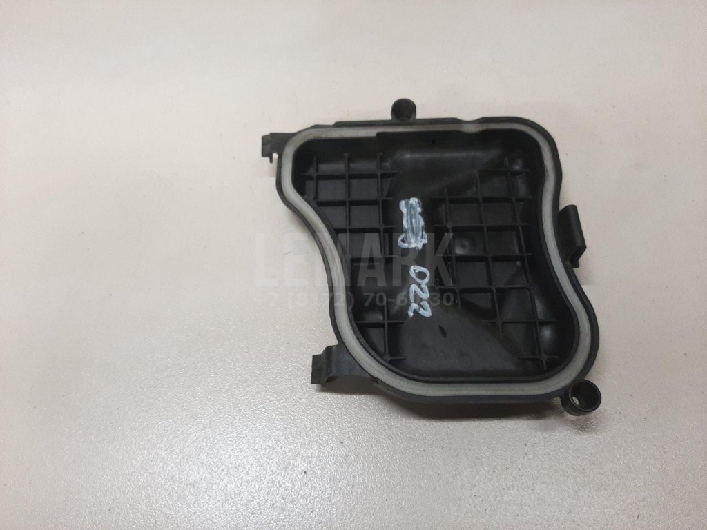 Крышка фары левой