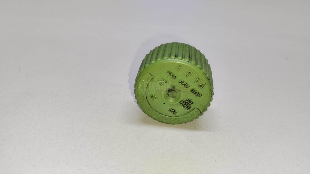 Крышка бачка гидроусилителя