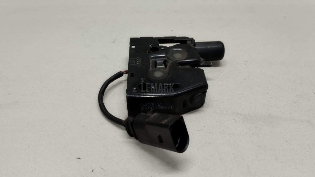 Замок капота