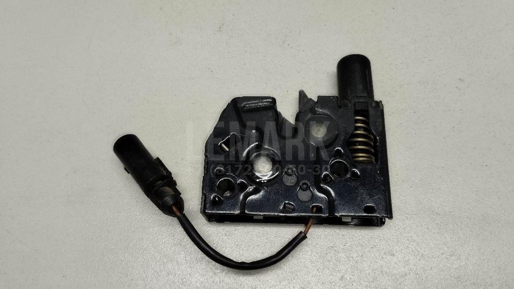 Замок капота