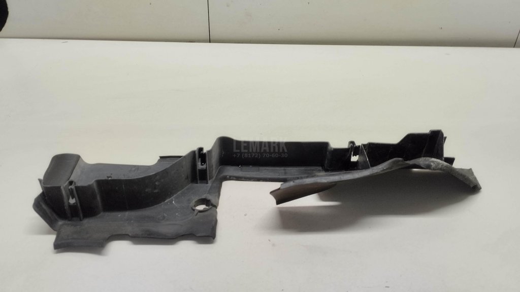 Воздуховод радиатора правый для  Audi 80/90 [B4] 1991-1995