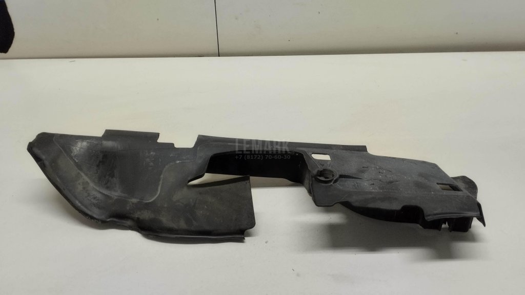 Воздуховод радиатора правый для  Audi 80/90 [B4] 1991-1995