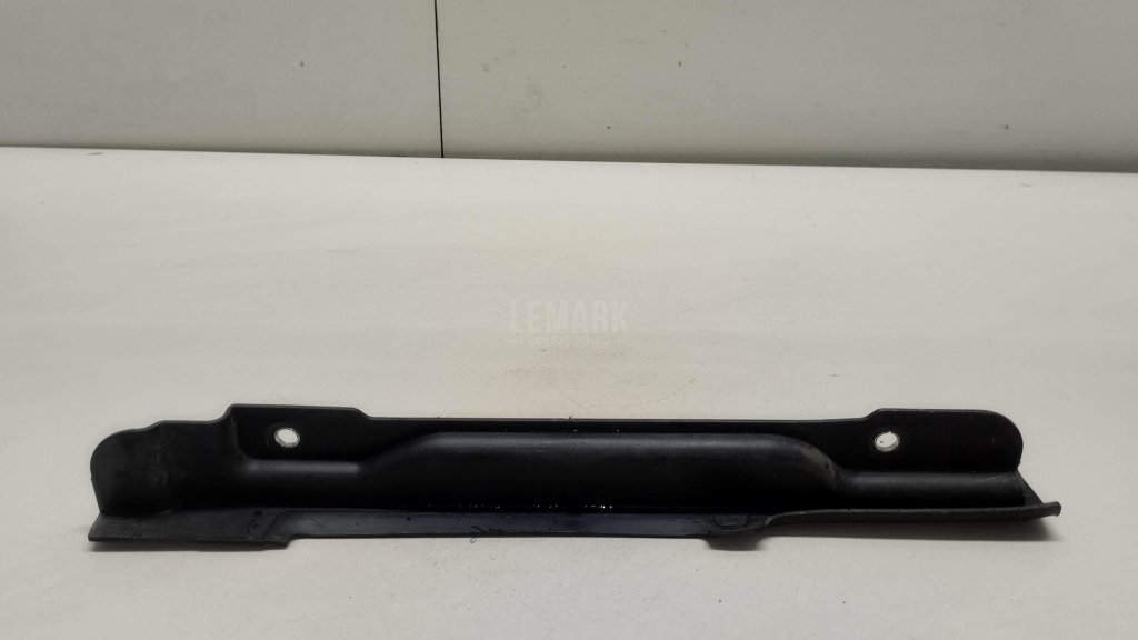 Воздуховод радиатора правый