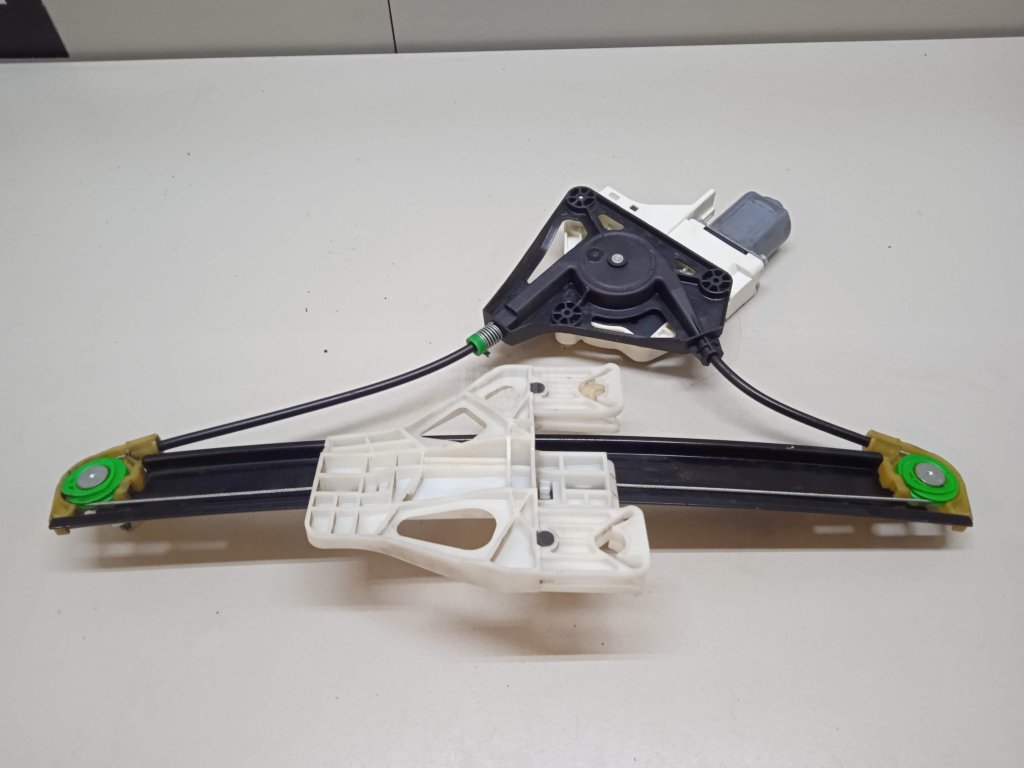 Стеклоподъемник электр. задний левый