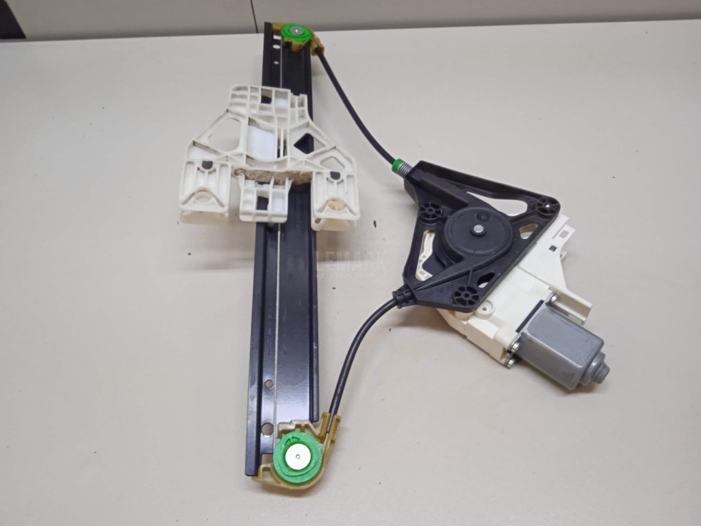 Стеклоподъемник электр. задний левый