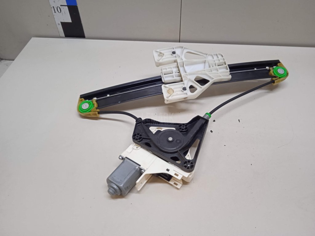 Стеклоподъемник электр. задний левый