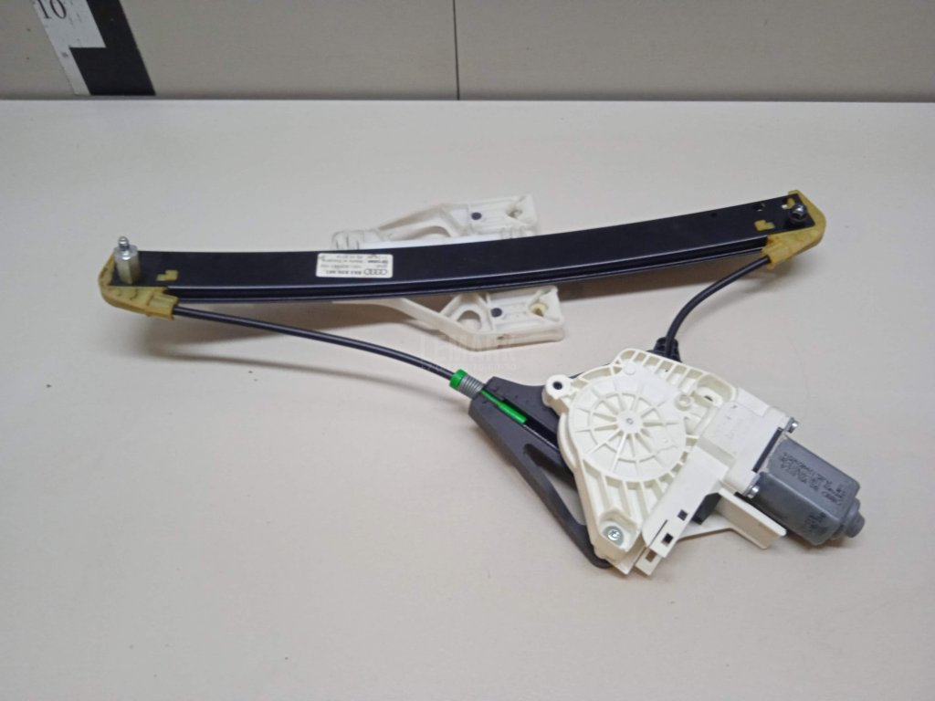 Стеклоподъемник электр. задний левый