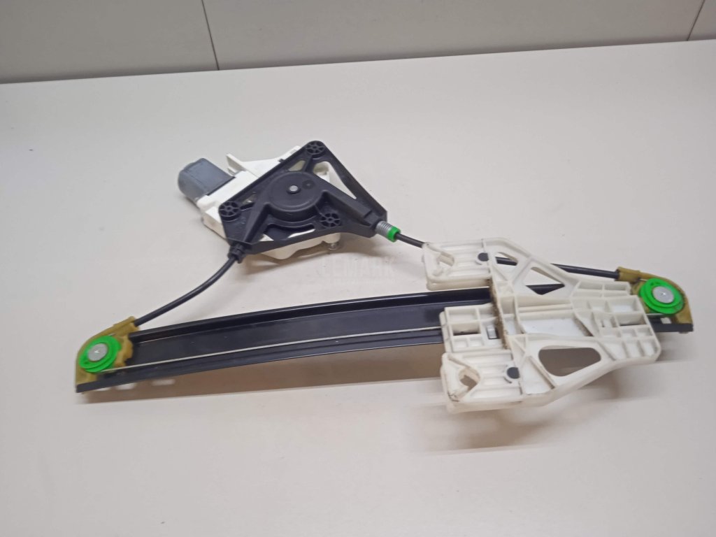 Стеклоподъемник электр. задний правый