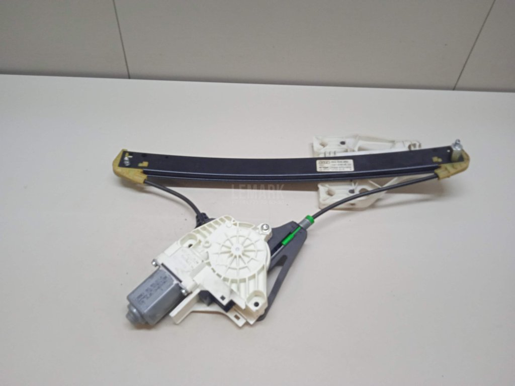 Стеклоподъемник электр. задний правый