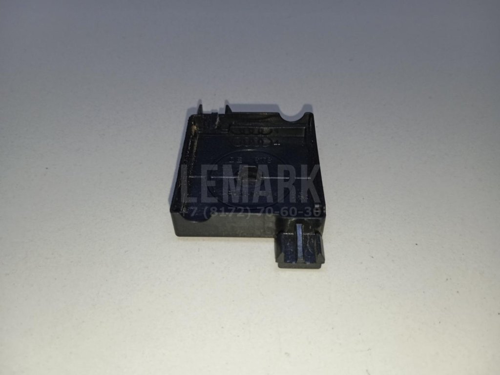 Кожух замка капота