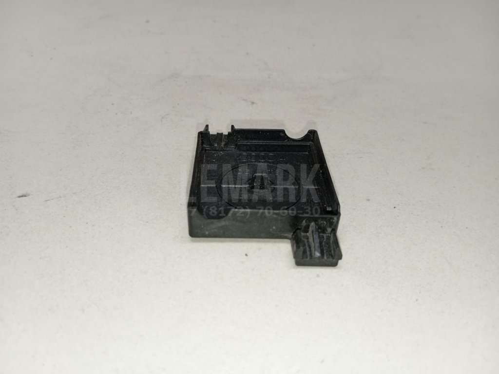 Кожух замка капота