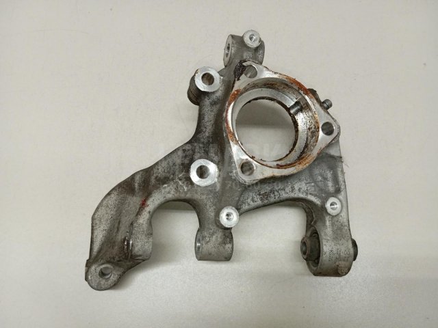 Кулак поворотный задний левый