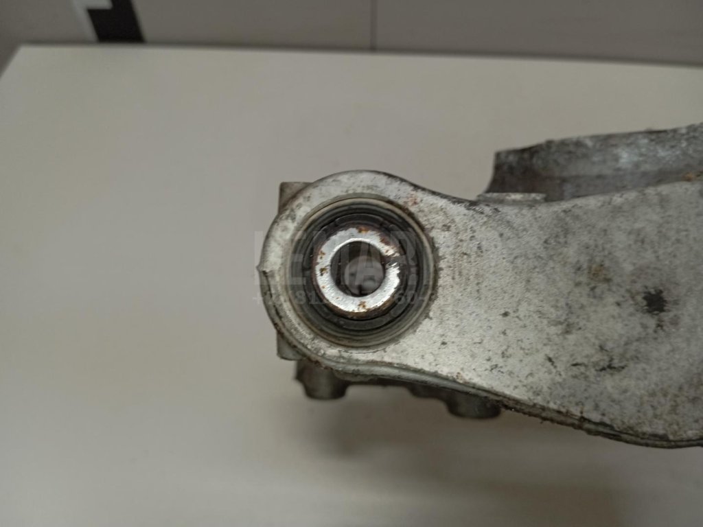 Кулак поворотный задний левый