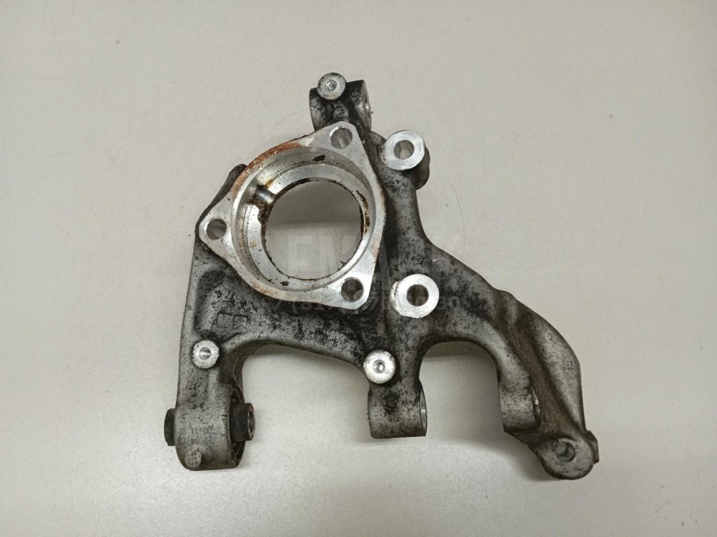 Кулак поворотный задний правый