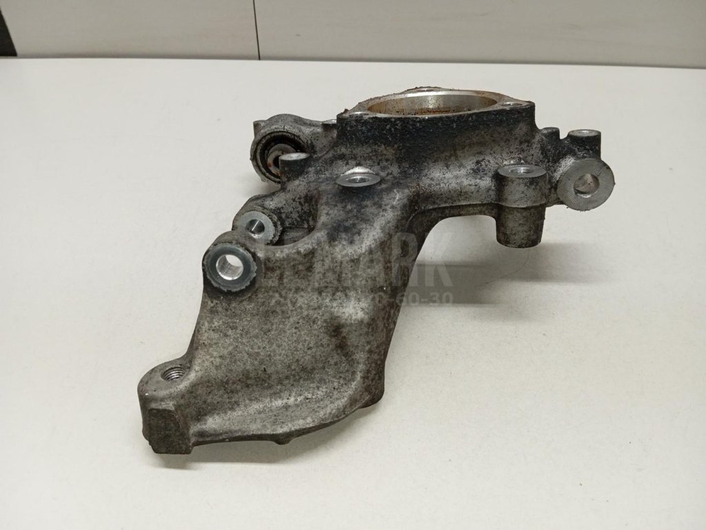 Кулак поворотный задний правый