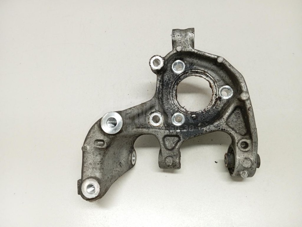 Кулак поворотный задний правый