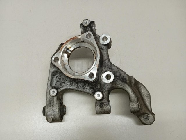 Кулак поворотный задний правый