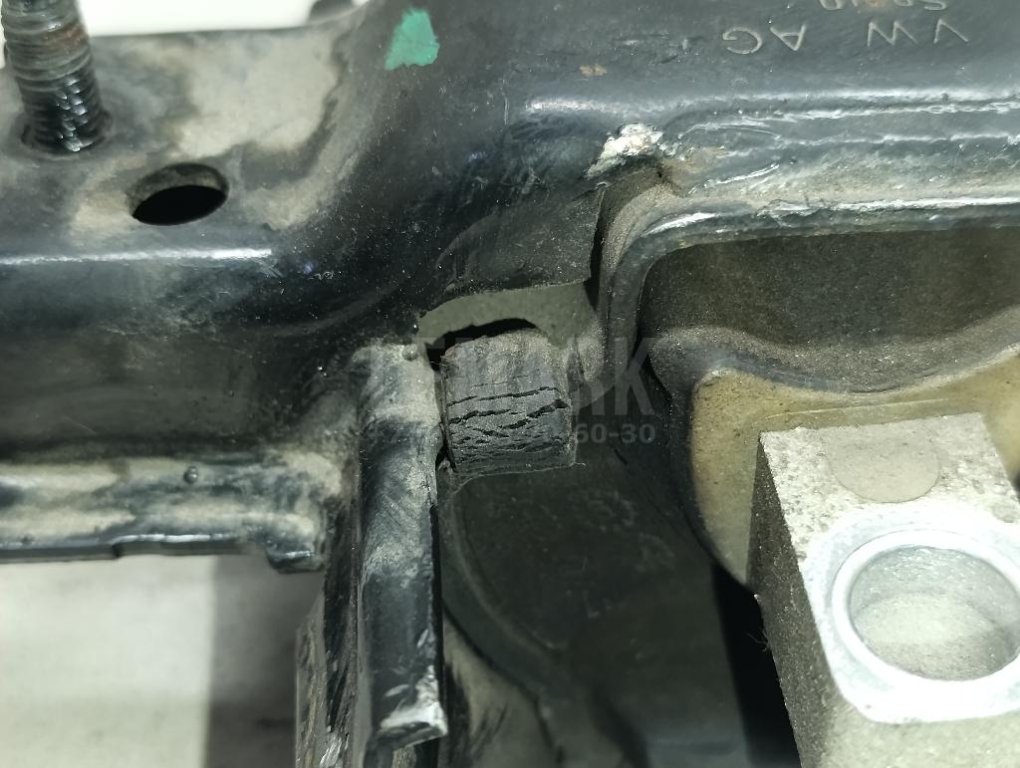 Опора КПП левая